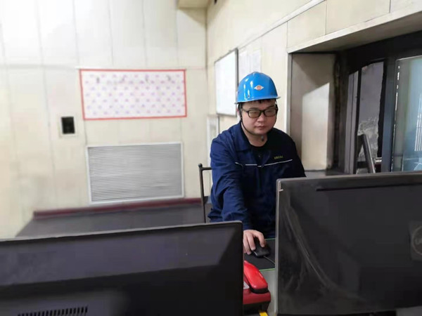 勤懇務(wù)實(shí)  敬業(yè)愛(ài)崗 (3)_副本.jpg